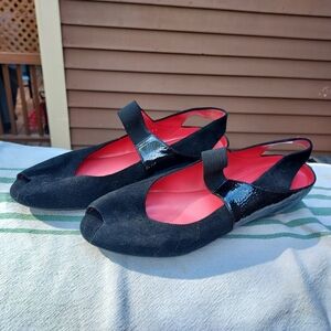 Pas De Rouge Black Women's Shoes, Runs Narrow